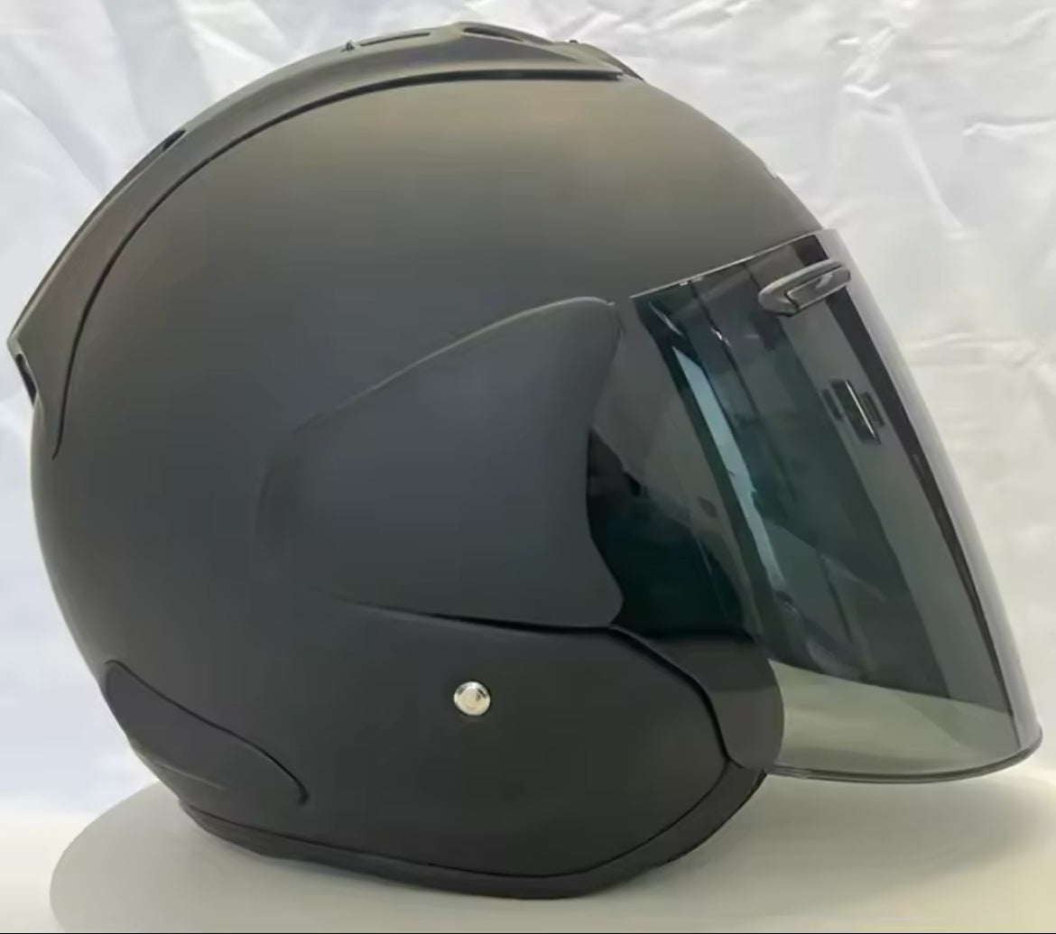 Casque Noir matt avec visière Iridium Noire VZ-Ram AraiForge®