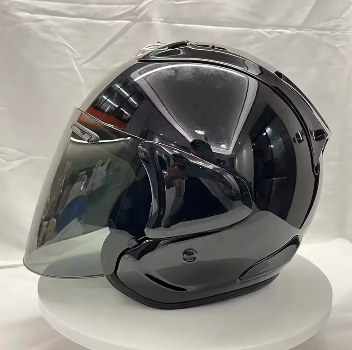 Casque Noir brillant avec visière Iridium Noir VZ-Ram AraiForge®